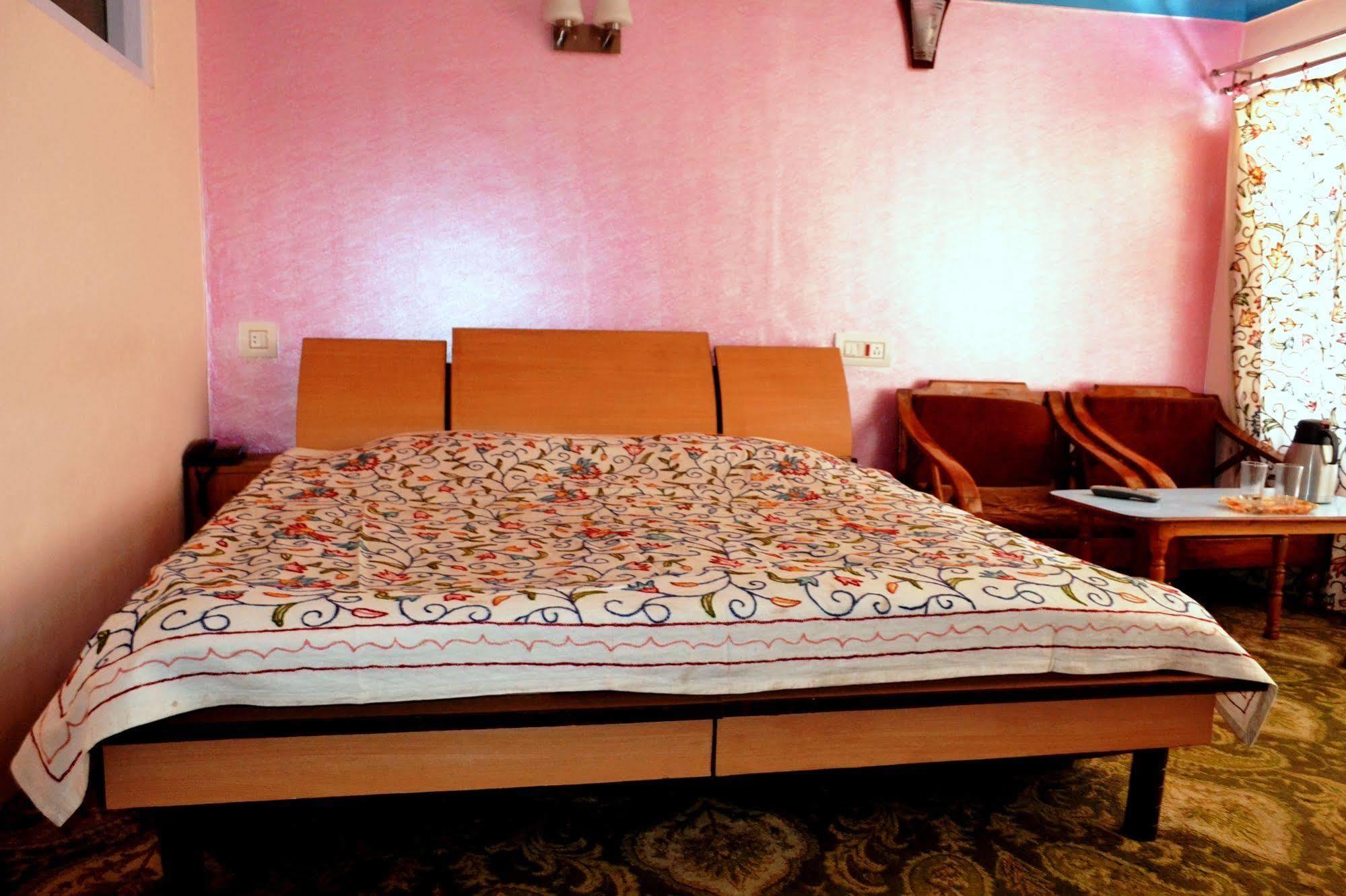 Hotel Noor Mahal Pahalgām Exteriér fotografie